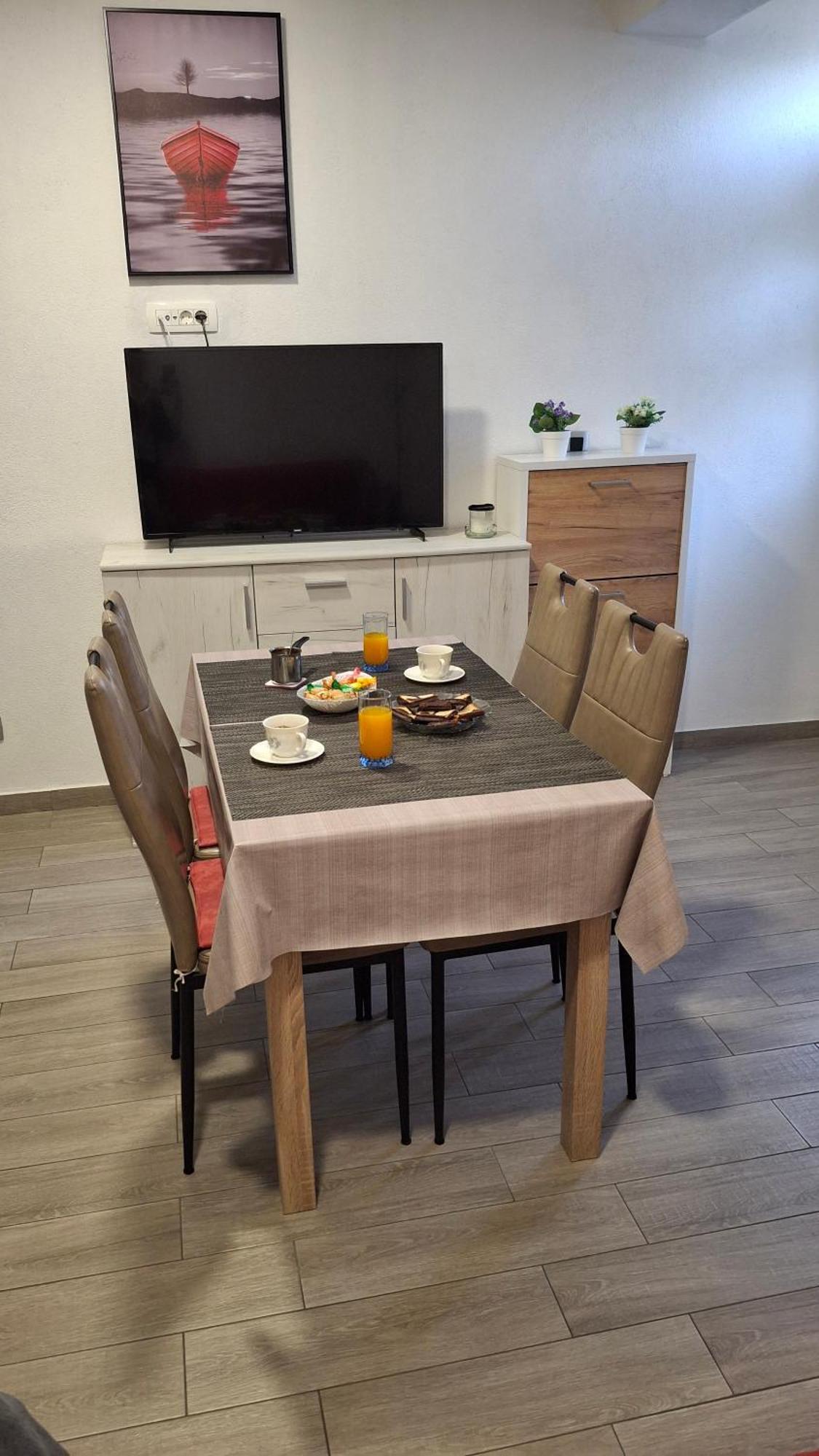 Apartment Neva Split With Free Private Parking Space Exteriér fotografie