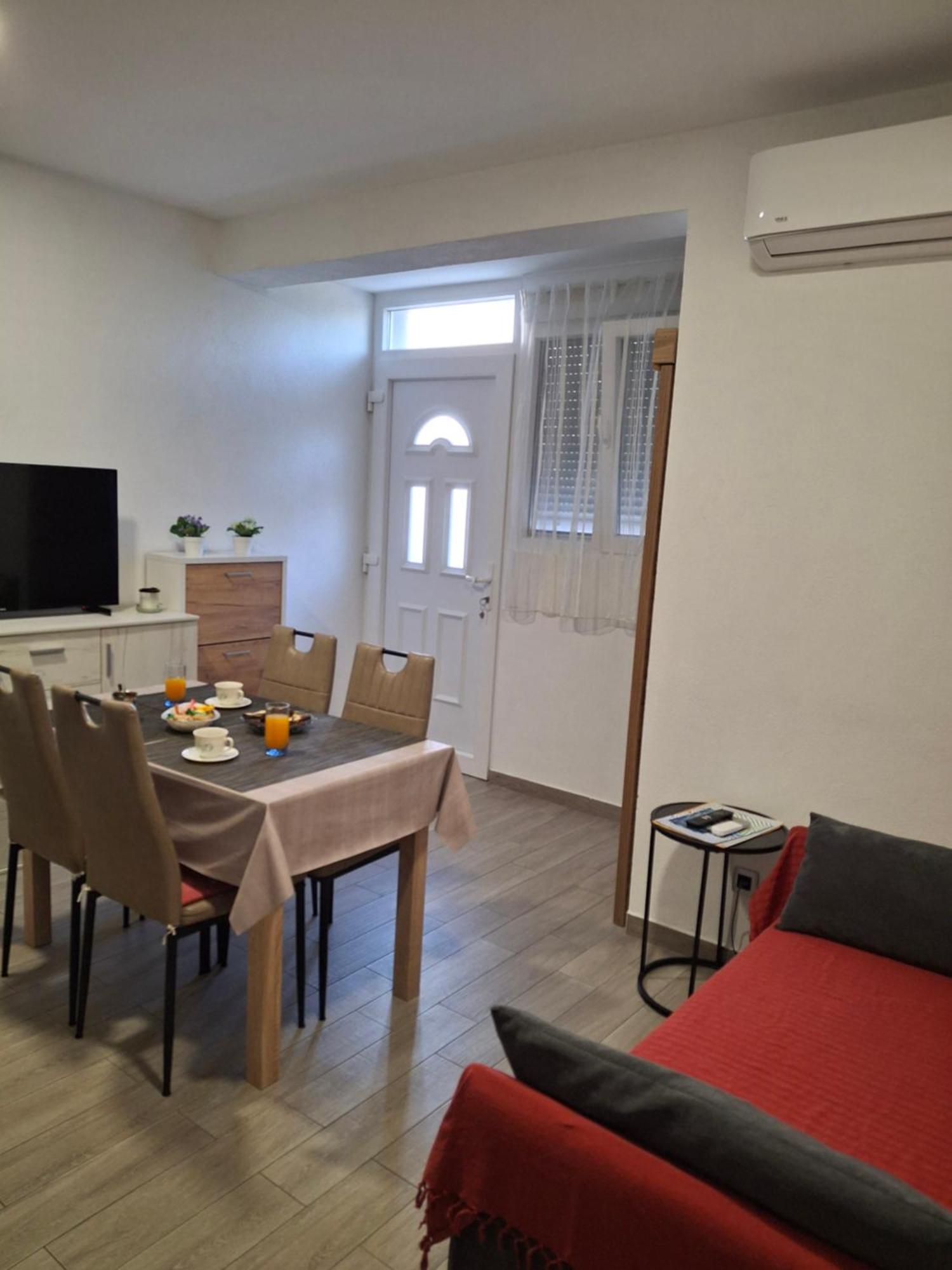 Apartment Neva Split With Free Private Parking Space Exteriér fotografie